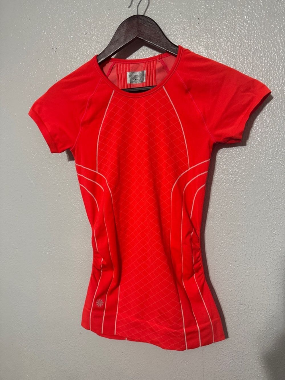 Athleta Finish Fast Line Tee Neon Orange Coral Short Sleeve Athletic Gym Shirt